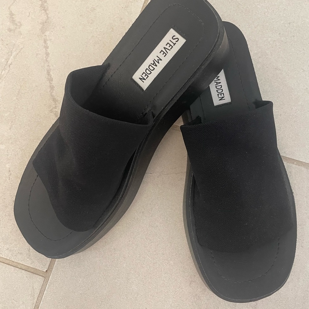 Steve Madden Size 8 Black Sandals NWOT